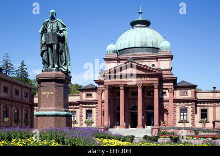 Bade- und das im Kurpark Bad Homburger Theraphiehaus 1887-90 wurde als Fürstenbad nach Plänen von Louis Jacobs erbaut. Vor dem G Banque D'Images