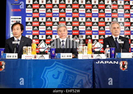 Tokyo, Japon. 13Th Mar, 2015. (L-R) Masahiro Shimoda, Kuniya Daini, Vahid Halilhodzic (JPN) Football/soccer : nouvelles du Japon l'entraîneur-chef signature Vahid Halilhodzic lors de sa présentation à Tokyo, au Japon . © Sho Tamura/AFLO SPORT/Alamy Live News Banque D'Images