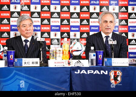 Tokyo, Japon. 13Th Mar, 2015. (L-R) Kuniya Daini, Vahid Halilhodzic (JPN) Football/soccer : nouvelles du Japon l'entraîneur-chef signature Vahid Halilhodzic lors de sa présentation à Tokyo, au Japon . © Sho Tamura/AFLO SPORT/Alamy Live News Banque D'Images