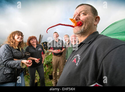 Les membres du Club de Chili Clifton Bristol réunion à l'attribution de Dovercourt UK Banque D'Images