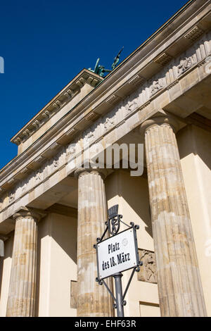 Brandenburger Tor et street sign Banque D'Images