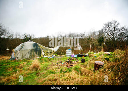 Les yourtes, Tipi à une communauté écologique de la vallée près de Talley au Pays de Galles. Banque D'Images