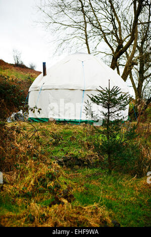 Les yourtes, Tipi à une communauté écologique de la vallée près de Talley au Pays de Galles. Banque D'Images