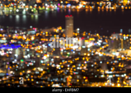 George Town Penang Malaisie vue panoramique Aérienne de Penang Hill avec les lumières de la ville la nuit fond flou flou flou Banque D'Images