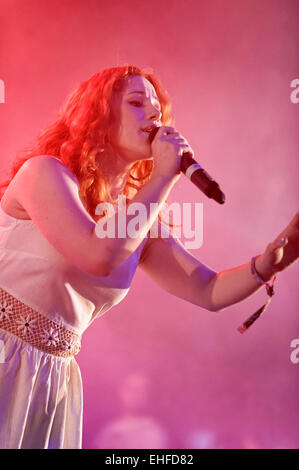 Katy B vivent dans l'Est de la danse tente au Glastonbury Festival Vendredi 24 juin 2011. Banque D'Images