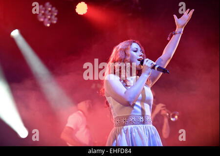 Katy B vivent dans l'Est de la danse tente au Glastonbury Festival Vendredi 24 juin 2011. Banque D'Images