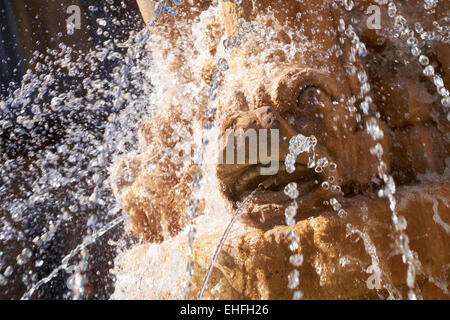 La fontaine de la Piazza Bellini, l'accueil de la célèbre théâtre de Catane, Sicile, Italie. Banque D'Images