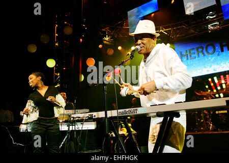 Roy Ayers et Estelle sur scène à Hero2Hero concert au Shepherds Bush Empire de Londres. Banque D'Images