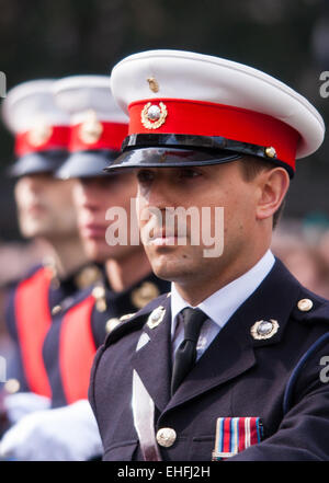 Londres, Royaume-Uni. 13 mars, 2015. Un service assisté par les membres de la famille royale et les politiciens au St Paul's est suivie d'une parade dans la ville alors que les troupes et leurs familles l'occasion de la fin de l'implication de la Grande-Bretagne dans la guerre en Afghanistan. Crédit : Paul Davey/Alamy Live News Banque D'Images