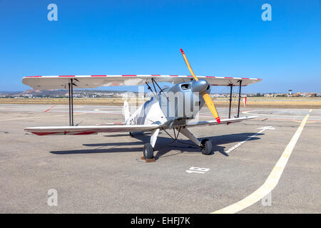GRANADA, ESPAGNE-18 mai : Avion Tronçonneur 1131 prenant part à une exposition sur le X anniversaire de la Patrulla Aspa de la base aérienne Banque D'Images