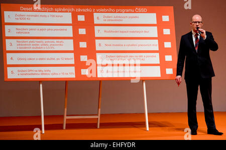 Prague, République tchèque. 13Th Mar, 2015. Le premier ministre tchèque Bohuslav Sobotka a défendu le poste de les sociaux-démocrates (CSSD) président recevant environ 85  % des votes des délégués au congrès du parti à Prague, République tchèque, le 13 mars 2015, selon CTK sources. Sobotka, qui dirigeait le parti depuis 2011, n'avait pas de rival. © CTK/Alamy Live News Banque D'Images