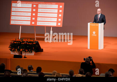 Prague, République tchèque. 13Th Mar, 2015. Le premier ministre tchèque Bohuslav Sobotka a défendu le poste de les sociaux-démocrates (CSSD) président recevant environ 85  % des votes des délégués au congrès du parti à Prague, République tchèque, le 13 mars 2015, selon CTK sources. Sobotka, qui dirigeait le parti depuis 2011, n'avait pas de rival. © CTK/Alamy Live News Banque D'Images