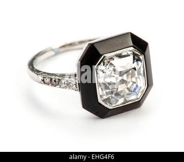 L'Art déco Asscher cut diamond et anneau d'onyx. Banque D'Images