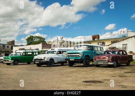 Cuba Santa Clara parc voiture vintage vieux décrépis US USA les voitures nord-américaines Banque D'Images