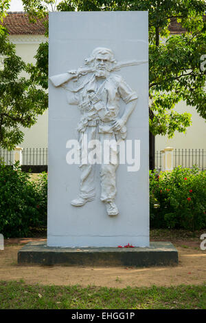 Cuba Santa Clara Parque Tudury monument à Roberto Rodriguez Fernandez - Jeux - El kamikazes de leader en révolution Banque D'Images