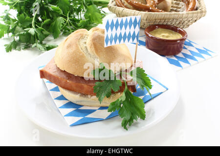 Rouleau avec pain de viande de boeuf et de porc Banque D'Images