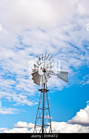 Argent métal moulin à eau Pompes du désert Banque D'Images