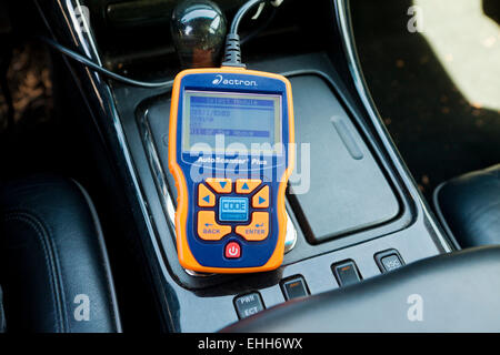 L'outil de diagnostic automobile OBD II - USA Banque D'Images