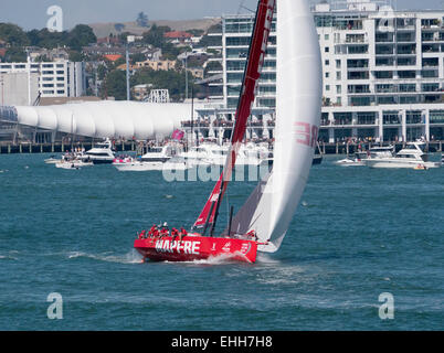 Auckland, Nouvelle-Zélande. 14Th Mar, 2015. Mapfre dans l'Auckland en-port race, samedi 14 mars 2015, partie de la Volvo Ocean Race 2015. L'équipe de bateaux : l'équipe de SCA, Brunel, Mapfre, Dongfeng, Alvimedica équipe Équipe Rave et Abu Dhabi Ocean Racing. Les SCA de l'équipe a gagné la course avec l'équipe de deuxième place. Crédit : John Kershaw/Alamy Live News Banque D'Images