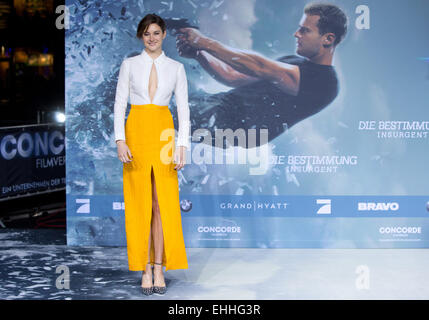 Berlin, Allemagne. 13Th Mar, 2015. L'actrice Shailene Woodley arrive pour la première de son nouveau film 'Insurgent' à Berlin, Allemagne, 13 mars 2015. Le film commence dans des cinémas à travers l'Allemagne le 19 mars 2015. Photo : Joerg Carstensen/dpa/Alamy Live News Banque D'Images