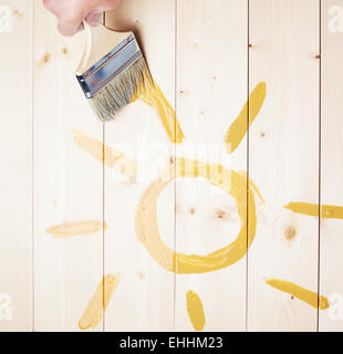 Symbolique dessiné un soleil jaune. Banque D'Images