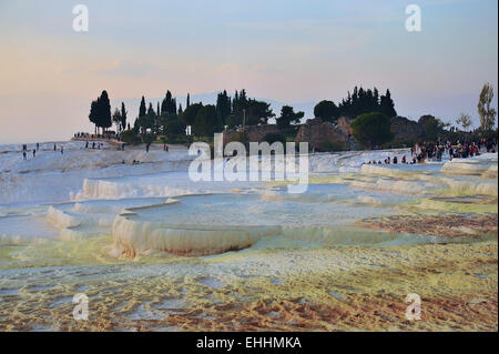 Terrasses d'agglomérés dans Pamukkale Banque D'Images