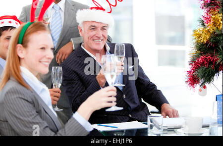 L'équipe de Businessman celebrating christmas Banque D'Images