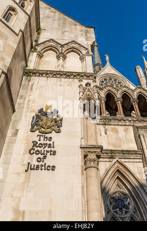 Les cours royales de justice est un bâtiment de la cour de Londres qui abrite à la fois la Haute Cour et la Cour d'appel Banque D'Images