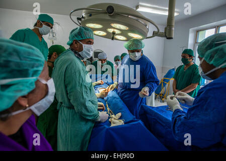 La chirurgie gynécologique à l'hôpital central de la Société afghane du Croissant-Rouge, Kaboul, Afghanistan Banque D'Images