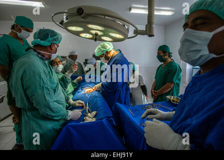 La chirurgie gynécologique à l'hôpital central de la Société afghane du Croissant-Rouge, Kaboul, Afghanistan Banque D'Images