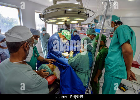 La chirurgie gynécologique à l'hôpital central de la Société afghane du Croissant-Rouge, Kaboul, Afghanistan Banque D'Images