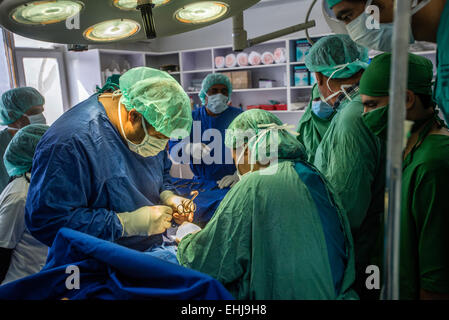 La chirurgie gynécologique à l'hôpital central de la Société afghane du Croissant-Rouge, Kaboul, Afghanistan Banque D'Images