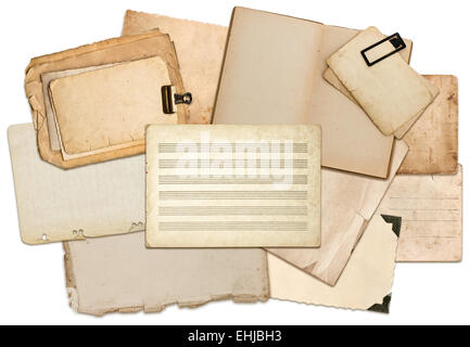 De vieux billets misic des feuilles de papier, des pages de livre, cartons, cadres photo avec coin isolé sur fond blanc Banque D'Images