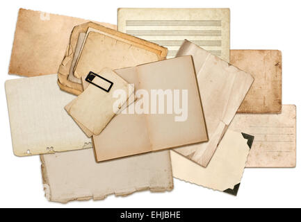 Pile de vieilles feuilles de papier, des pages de livre, cartons, cadres photo avec coin isolé sur fond blanc Banque D'Images