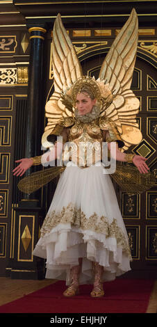 Londres, Royaume-Uni. 14 mars 2015. Photo : Sarah MacRae comme Calantha. Photocall pour la pièce "Le Cœur brisé" par John Ford à la Sam Wanamaker Playhouse, Londres, Royaume-Uni. Le jeu est réalisé par Caroline Steinbeis et se déroule du 12 mars au 18 avril 2015 au Sam Wanamaker Playhouse/Globe Theatre. Banque D'Images