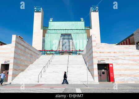 SANTANDER, ESPAGNE - 10 mars 2015 : Le nouveau palais du festival dans la ville de Santander, Cantabria, ESPAGNE Banque D'Images