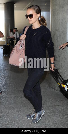 Natalie Portman et Benjamin Millepied mari à l'Aéroport International de Los Angeles (LAX) avec : Natalie Portman Où : Los Angeles, California, United States Quand : 09 mai 2014 Banque D'Images