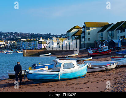 Bateaux sur la plage à Teignmouth, Devon, Angleterre, Royaume-Uni Banque D'Images