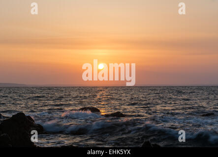 Cornwall, UK. 15 mars, 2015. Soleil se lève sur Mounts Bay Cornwall. Crédit : Simon Yates/Alamy Live News Banque D'Images