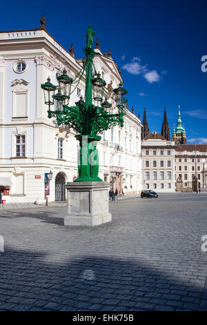 Lampe rue historique et de l'archevêque, Palais à la place du Château, Prague, République Tchèque Banque D'Images