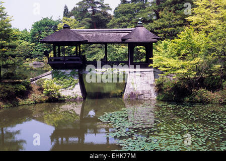 La ville de Kyoto est une réserve unique pour l'ancien des jardins Zen et sanctuaires qui sont plus de neuf cents ans. Banque D'Images