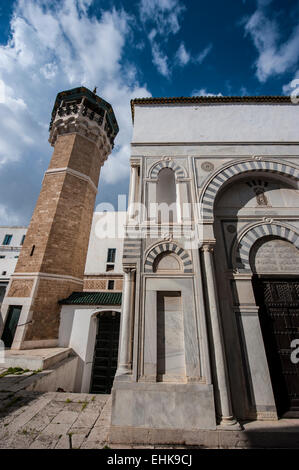 La mosquée Youssef Dey, également connu sous le nom de Al B'chamqiya, à Tunis, Tunisie, situé à Medina de la ville. Banque D'Images