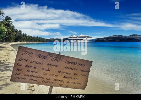 Blue Lagoon cruises plage privée panneau d'avertissement. Nanuya LaiLai. Yasawa Islands. Les Fidji Banque D'Images