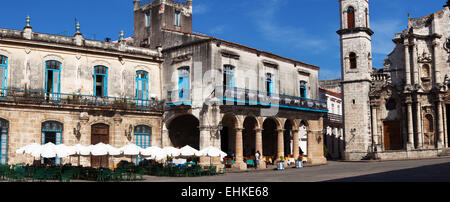 Panorama de la place de la Cathédrale de La Havane sans personnes Banque D'Images