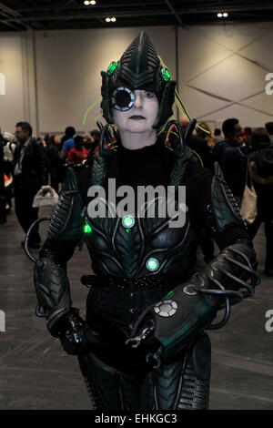 Fans de cosplay qui assisteront aux Super Comic Convention au centre Excel de Londres. Banque D'Images