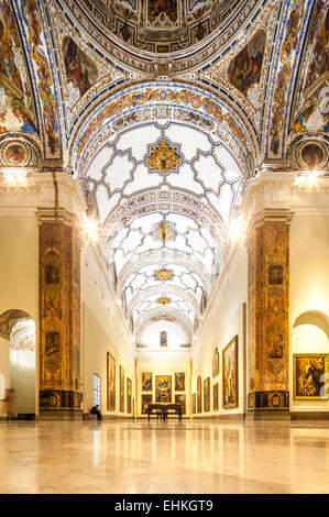 Musée des Beaux-Arts de Séville Espagne, Museo de Bellas Artes Sevilla. Galerie du Hall of Fame avec de grandes peintures de Murillo et de Zurbaran. Banque D'Images