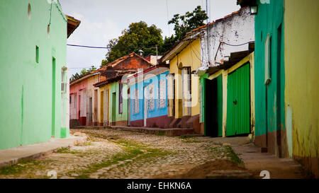 Rue colorée à Trinidad, Cuba Banque D'Images