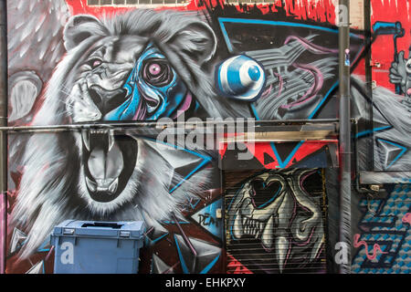 Lion sur mur de graffiti art urbain Banque D'Images