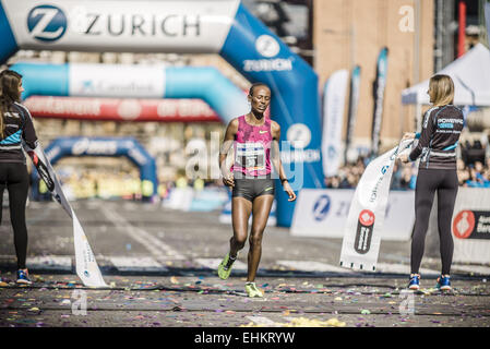 Barcelone, Catalogne, Espagne. Mar 15, 2015. L'Éthiopie a AYNALEM KASSAHUN remporte la division féminine de la 37e édition du Marathon de Zurich à Barcelone en 2:28:17 Credit : Matthias Rickenbach/ZUMA/ZUMAPRESS.com/Alamy fil Live News Banque D'Images