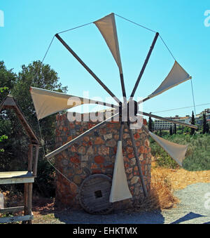 Ancien moulin à vent traditionnel de la Grèce, Crete Banque D'Images
